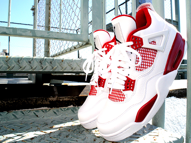 NIKE AIR JORDAN 4 RETRO01
