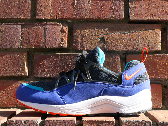NIKE AIR HUARACHE LIGHT01