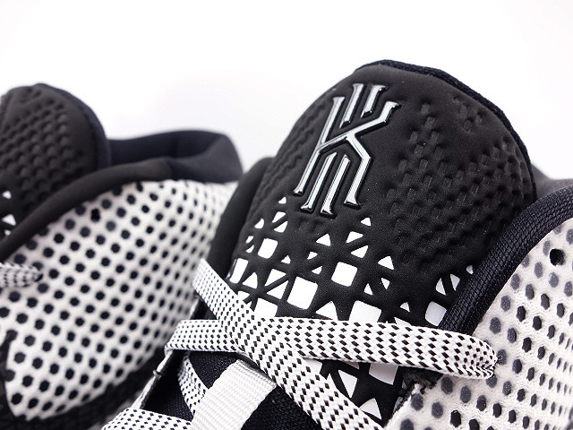 KYRIE 1 718820-100 - 5