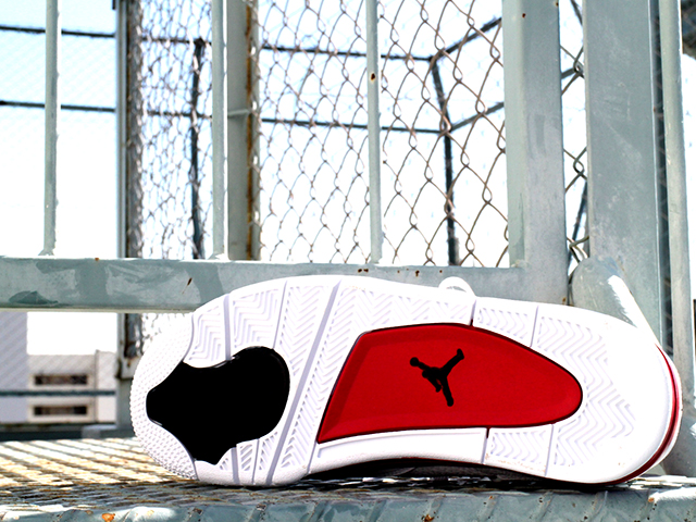 NIKE AIR JORDAN 4 RETRO01