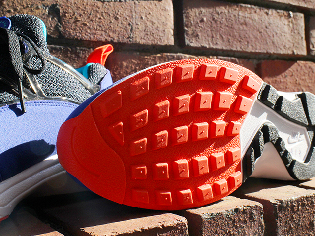 NIKE AIR HUARACHE LIGHT01