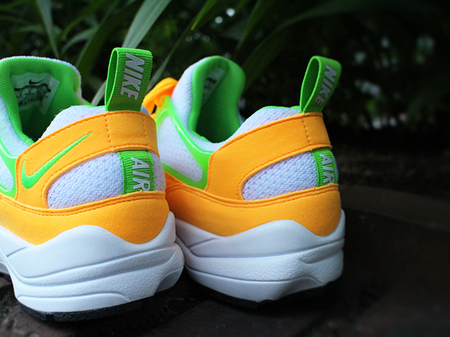 AIR HUARACHE LIGHT “ATOMIC MANGO”01