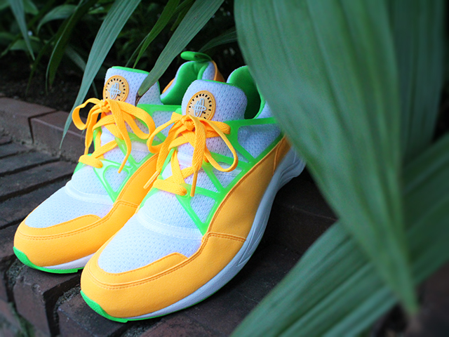 AIR HUARACHE LIGHT “ATOMIC MANGO”01