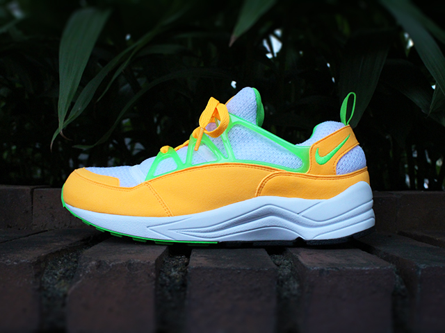 AIR HUARACHE LIGHT “ATOMIC MANGO”01
