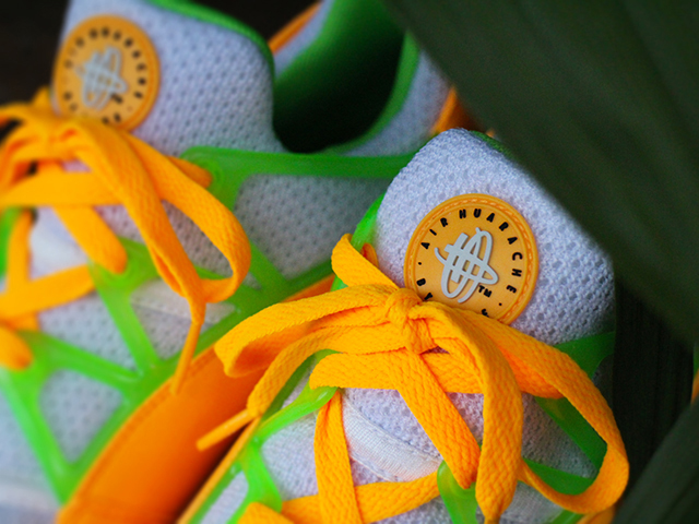 AIR HUARACHE LIGHT “ATOMIC MANGO”01