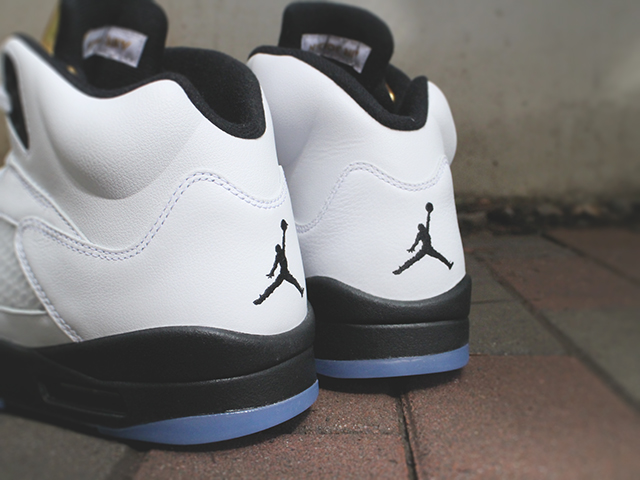 NIKE AIR JORDAN 5 RETRO “WHITE/BLACK-METALLIC GOLD COIN”01