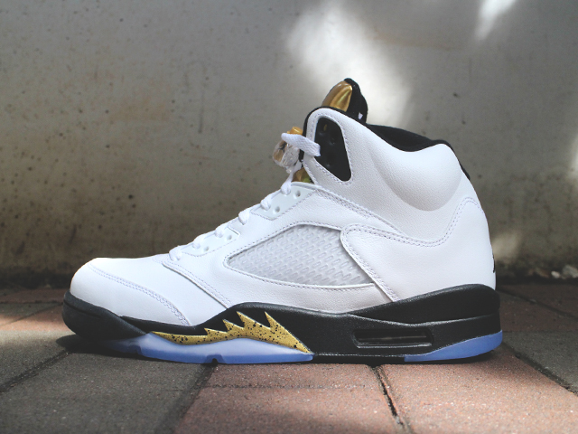 NIKE AIR JORDAN 5 RETRO “WHITE/BLACK-METALLIC GOLD COIN”01
