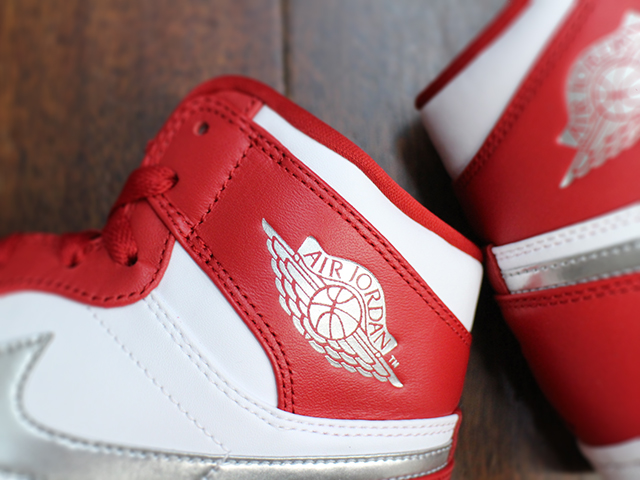 AIR JORDAN 1 RETRO HIGH”SILVER MEDAL”01