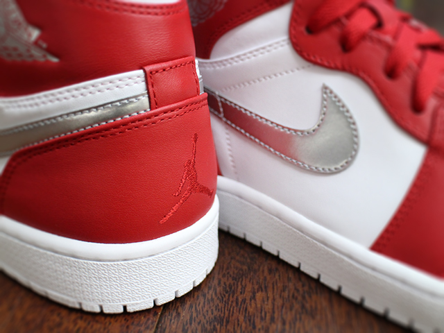 AIR JORDAN 1 RETRO HIGH”SILVER MEDAL”01