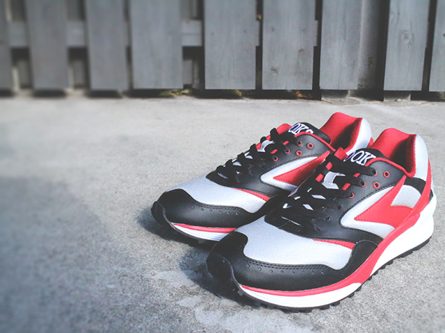 BROOKS HERITAGE MOJO “BLACK/TRUE RED/LUNAR ROCK”01