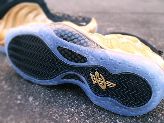 NIKE AIR FOAMPOSITE ONE “METALLIC GOLD”01