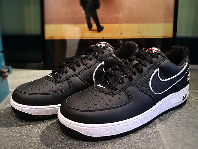NIKE AIR FORCE 1 LOW RETRO “NYC/BLACK/BLACK-WHITE-VARSITY RED”01