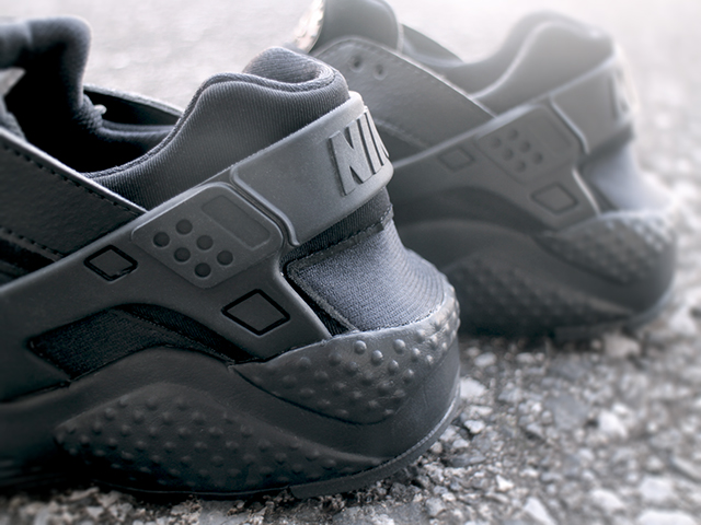 NIKE HUARACHE RUN (GS) “BLACK”01