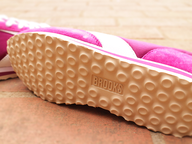 BROOKS HERITAGE WMNS VANGUARD “FESTIVAL FUSCIA”01