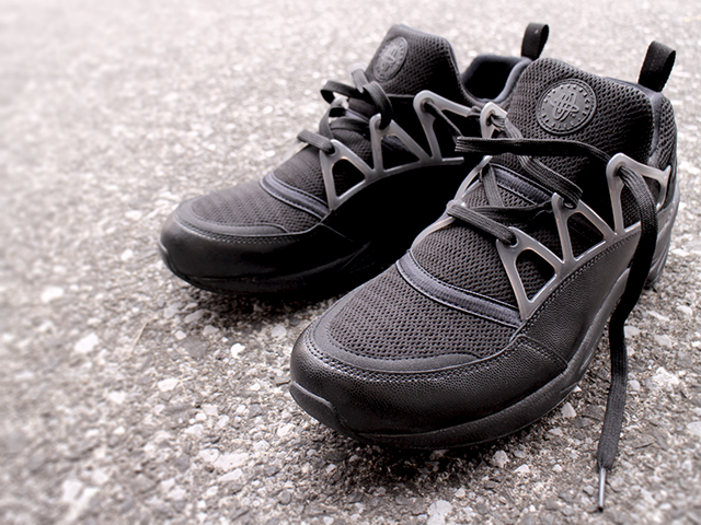 NIKE WMNS AIR HUARACHE LIGHT PRM “BLACK/BLACK”01