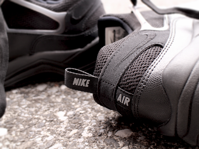 NIKE WMNS AIR HUARACHE LIGHT PRM “BLACK/BLACK”01