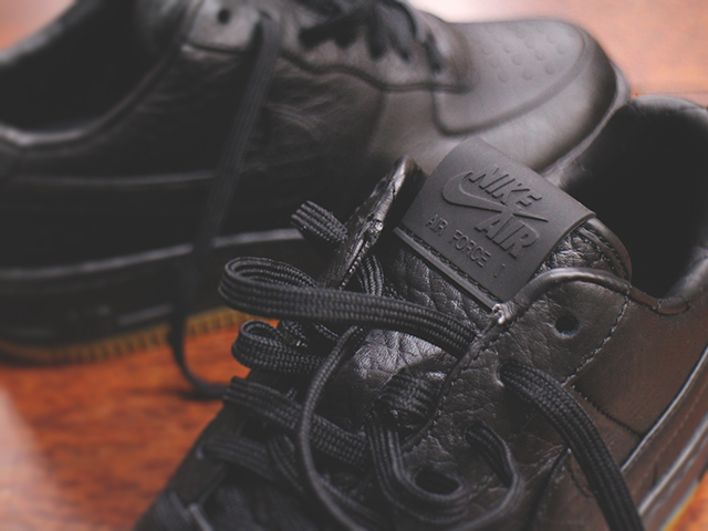 NIKE W AF1 LOW UPSTEP PINNACLE “BLACK/BLACK-GUM LIGHT BROWN”01