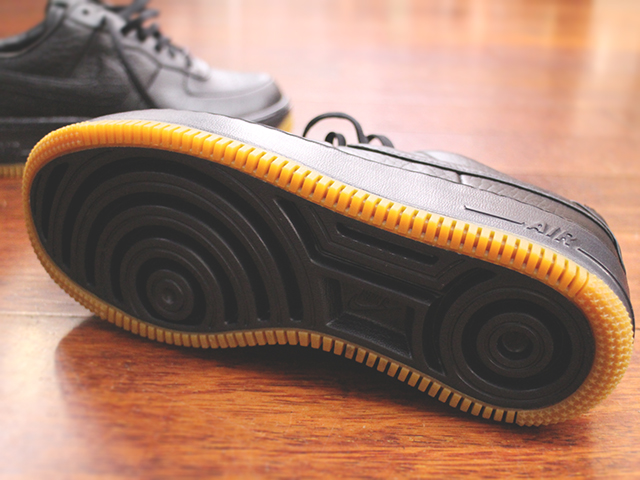 NIKE W AF1 LOW UPSTEP PINNACLE “BLACK/BLACK-GUM LIGHT BROWN”01