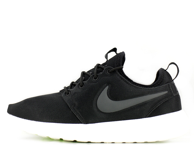WMNS ROSHE TWO
