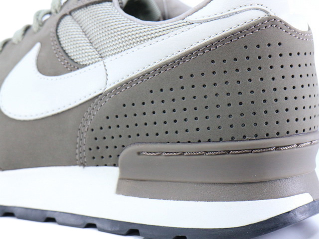 靴 NIKE AIR ZOOM EPIC LUXE 27.5 The Nike Air Zoom Epic Luxe Shoe- Online Now | Stuarts