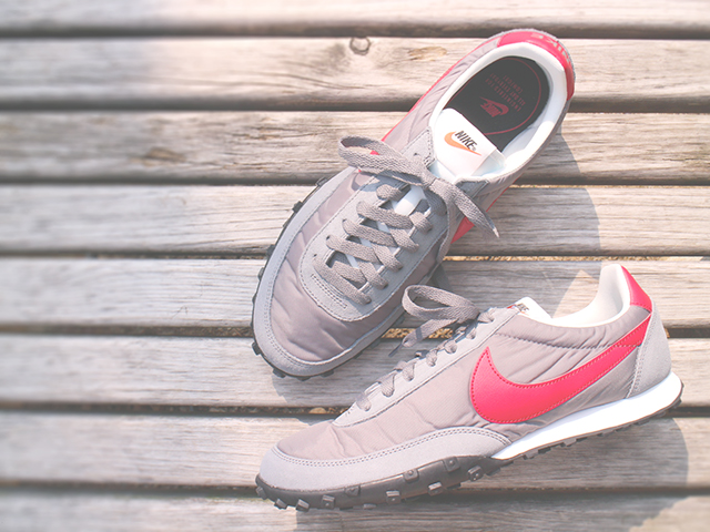 NIKE WAFFLE RACER 17 “COOL GREY/GYM RED-SUMMIT WHITE”01