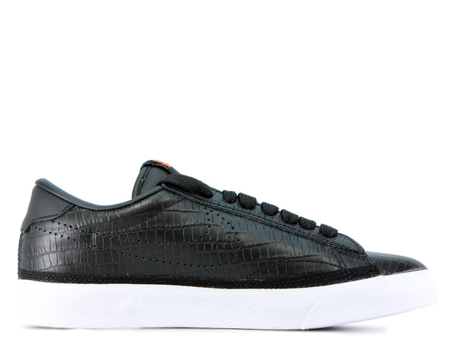 サンフレッチェ広島NIKEコラボスニーカー　TENNIS CLASSIC サンフレッチェ広島NIKEコラボスニーカー TENNIS CLASSIC - メルカリ