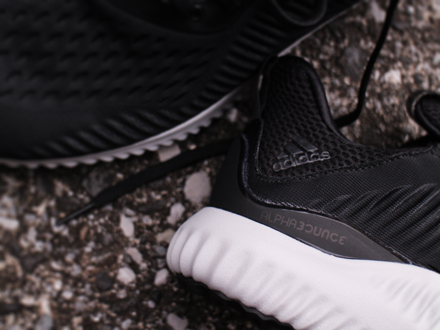 ADIDAS ALPHA BOUNCE “エンジニアードメッシュ”01