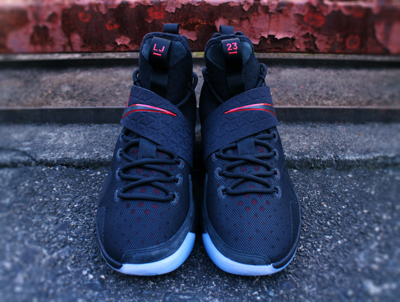 LEBRON 14 “BLACK-UNIVERSITY RED”01
