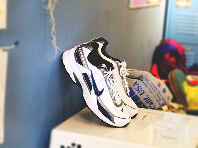 NIKE INITIATOR “WHITE/OBSIDIAN-METALLIC COOL GREY”01