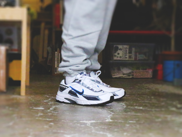 NIKE INITIATOR “WHITE/OBSIDIAN-METALLIC COOL GREY”01