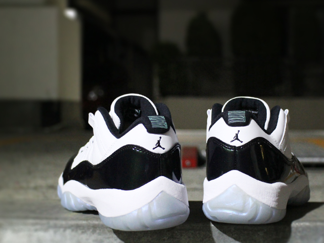 AIR JORDAN 11 RETRO LOW”IRIDESCENT”01