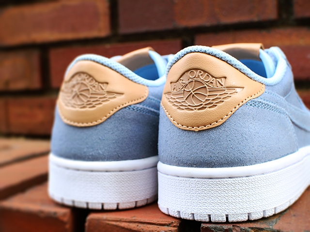 AIR JORDAN 1 RETRO LOW OG PREMIUM “ICE BLUE”01