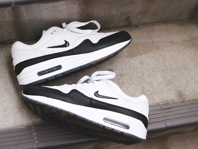 AIR MAX 1 PREMIUM SC “Jewel Swoosh” WHITE/BLACK01