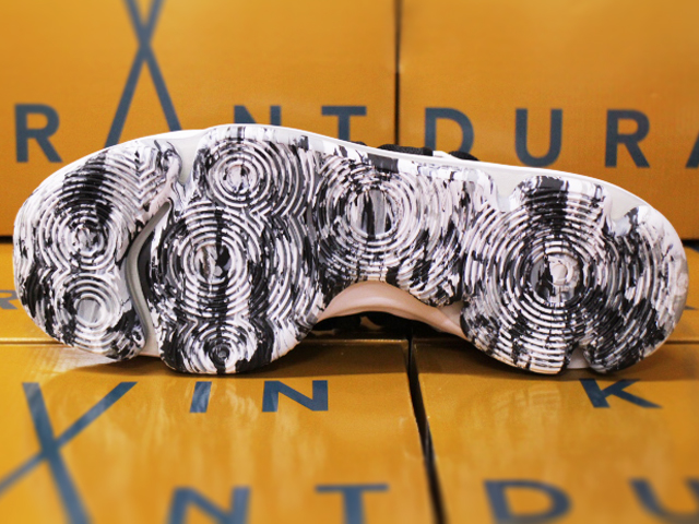 ZOOM KD 10 “BLACK/WHITE”01