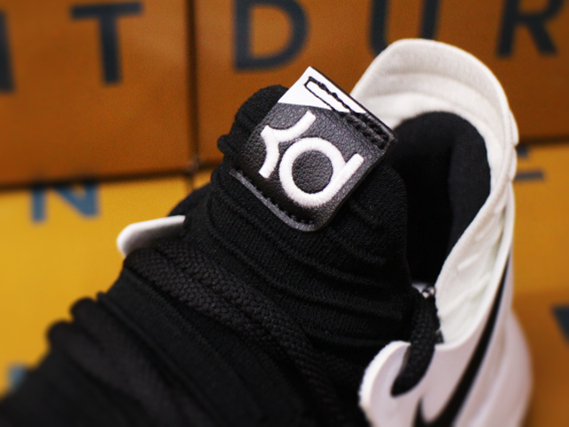 ZOOM KD 10 “BLACK/WHITE”01