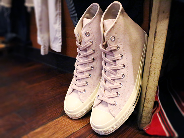 CHUCK TAYLOR ALL STAR 70 HI “BARELY ROSE”01