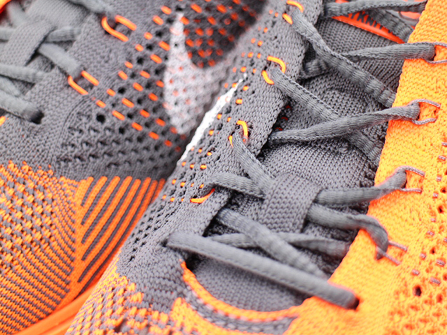 FLYKNIT RACER 526628-810 - 5