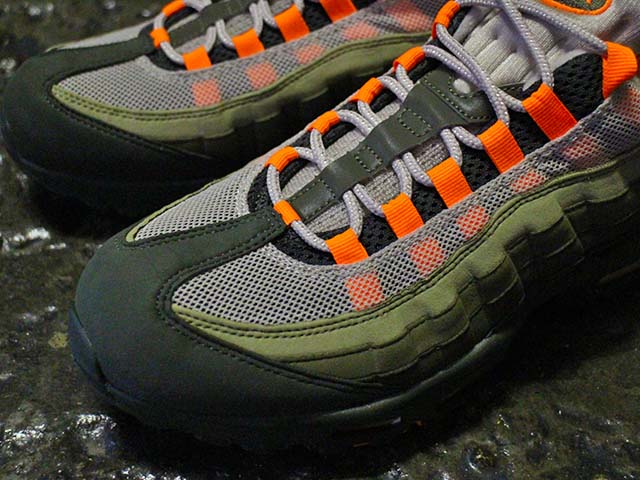 AIR MAX 95 OG “TOTAL ORANGE-NEUTRAL OLIVE”01