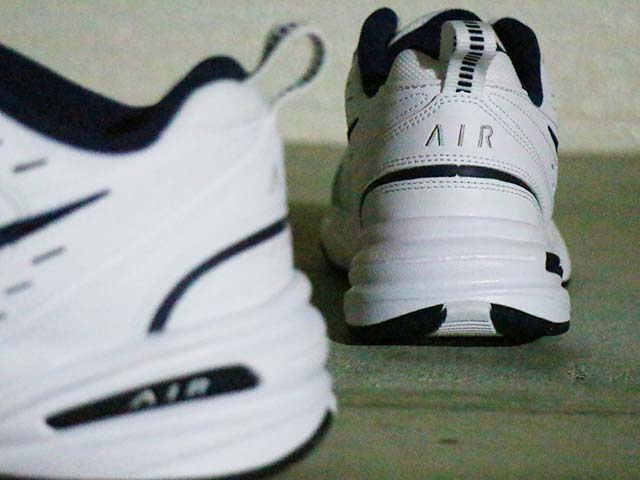 AIR MONARCH 4 WHITE/NAVY/METALLIC SILVER01