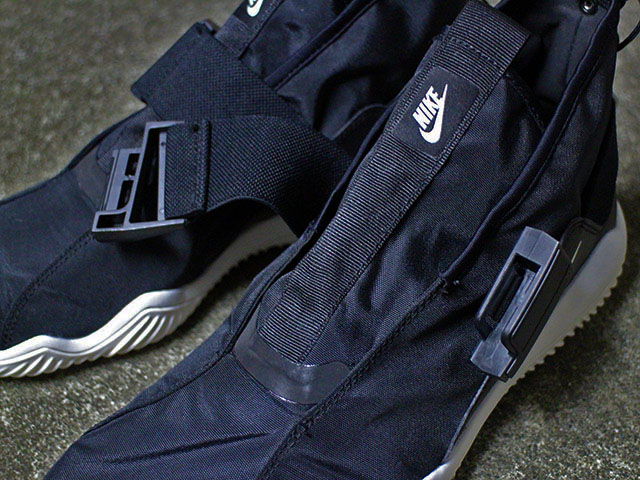 A.C.G. KOMYUTER “BLACK/SUMMIT WHITE”01