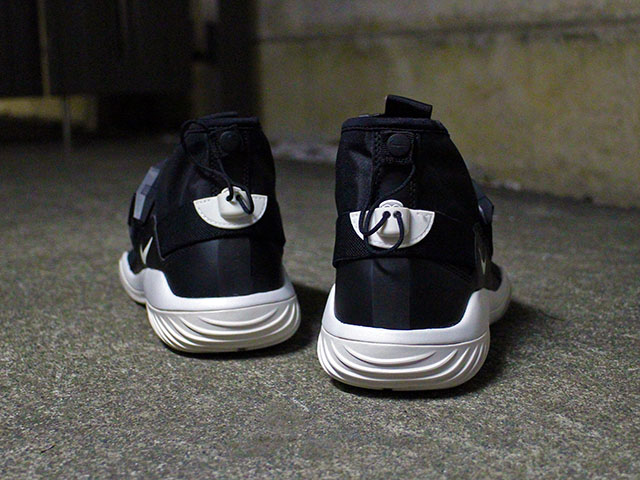 A.C.G. KOMYUTER “BLACK/SUMMIT WHITE”01