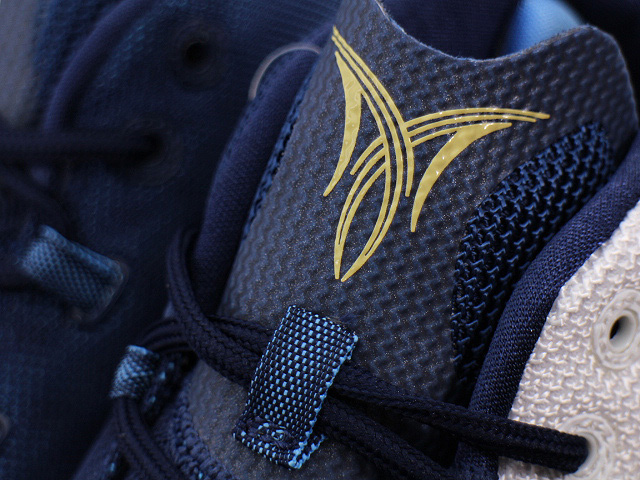 JORDAN MELO M12 827176-194 - 5