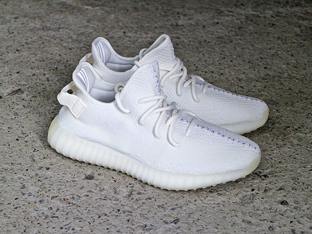 YEEZY BOOST 350 V2 “TRIPLE WHITE”01