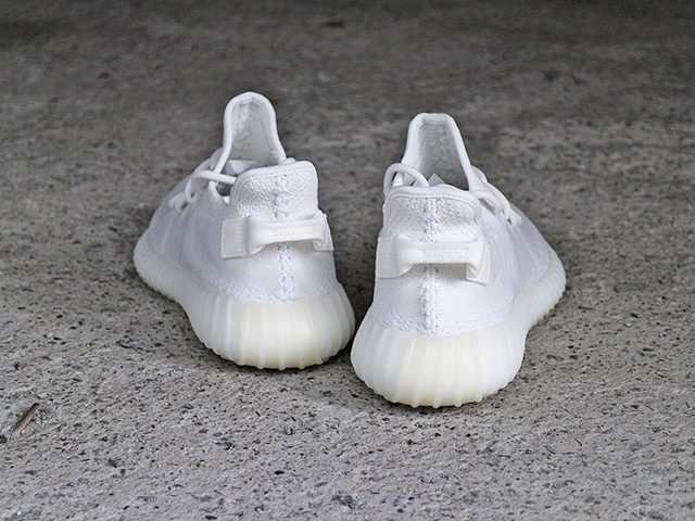 YEEZY BOOST 350 V2 “TRIPLE WHITE”01