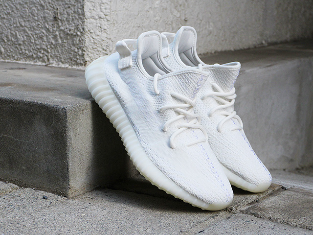 YEEZY BOOST 350 V2 “TRIPLE WHITE”01
