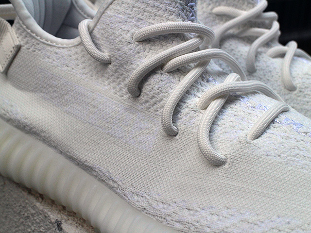 YEEZY BOOST 350 V2 “TRIPLE WHITE”01