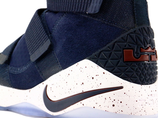 LEBRON SOLDIER 11 897644-401 - 6