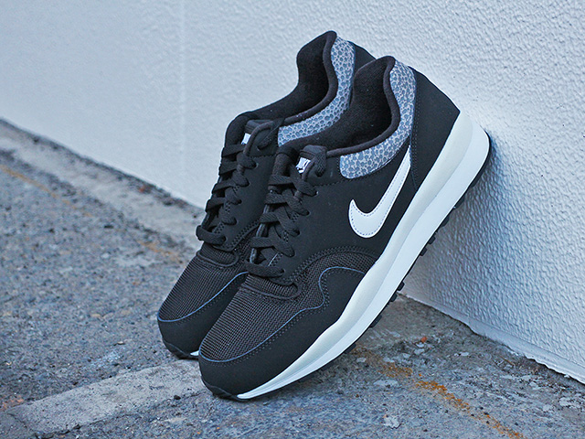 AIR SAFARI “BLACK/WHITE”01