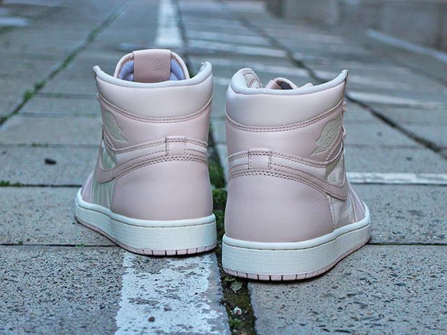 AIR JORDAN 1 RETRO HIGH OG “NIKE AIR LOGO” GUAVA ICE01