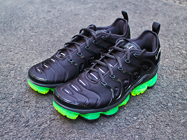 AIR VAPORMAX PLUS “BLACK/VOLT”01